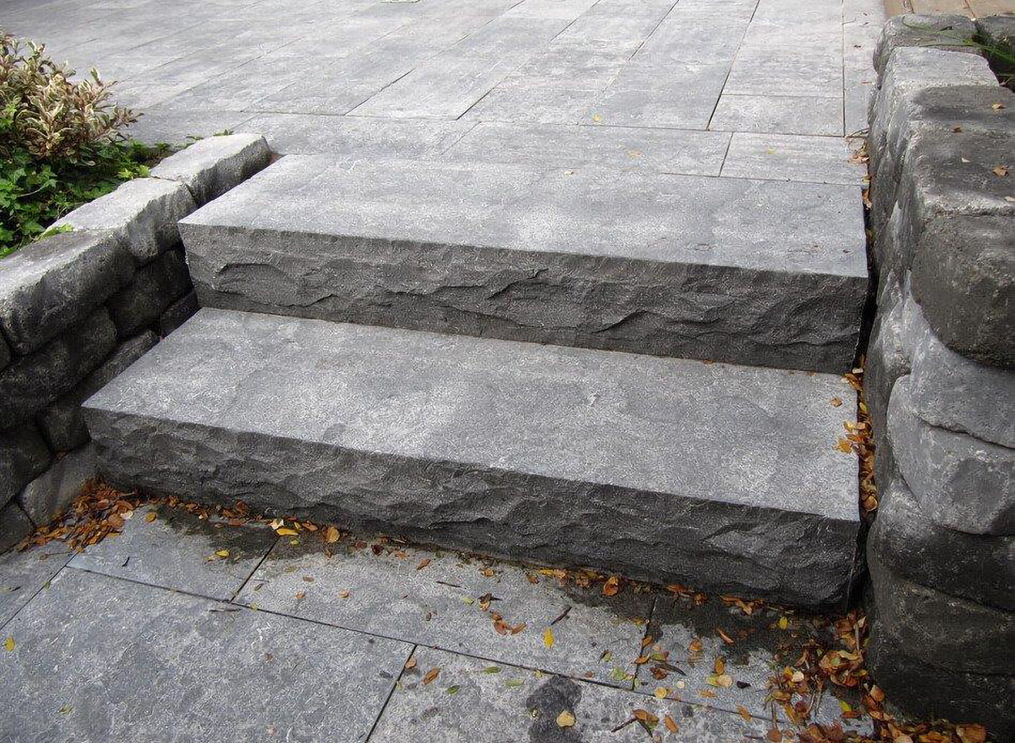 Bleu Fonce Exterior Cobblestone Pavers - Image 6