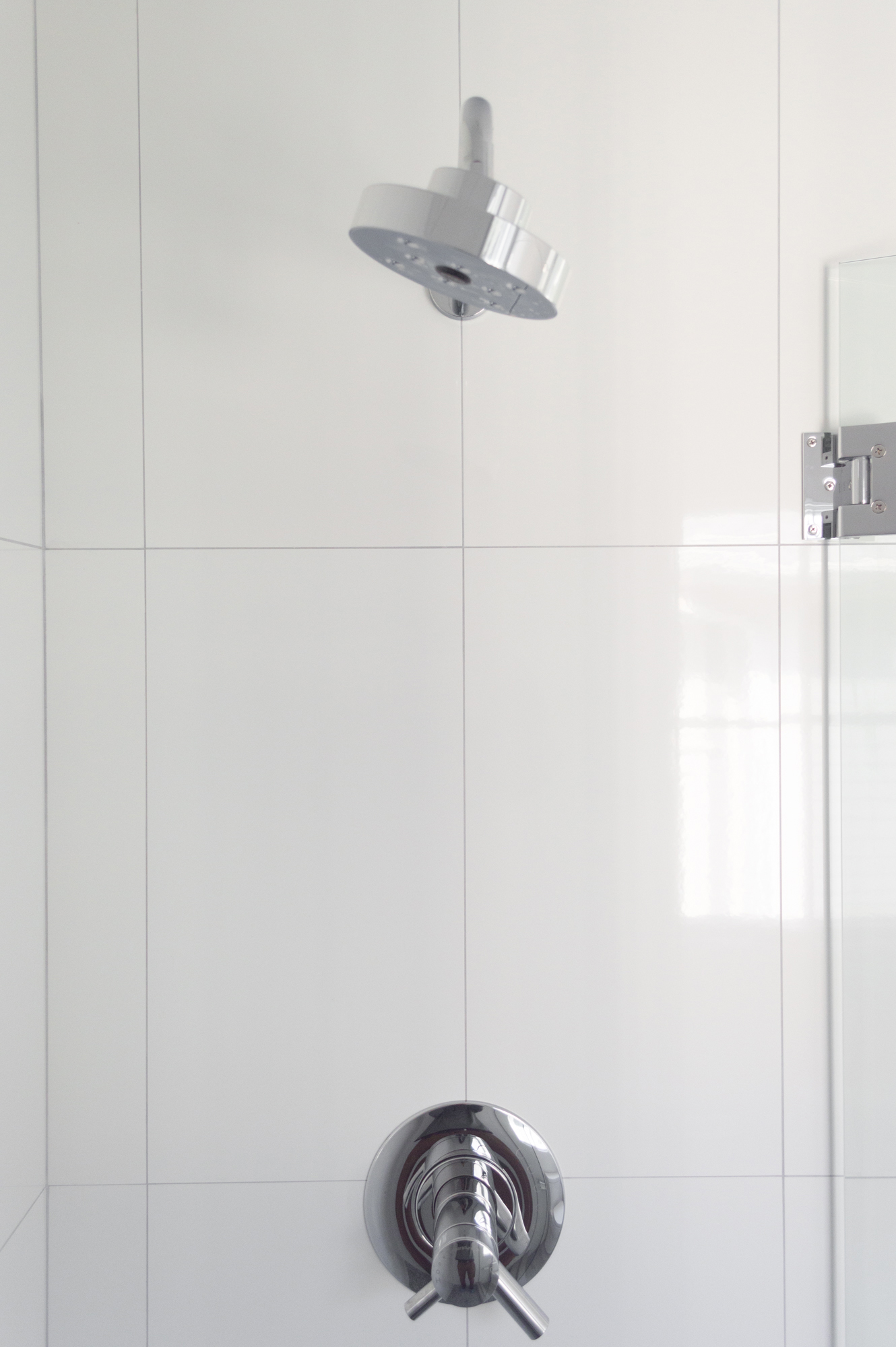 Lux White Minimalist Gloss Subways - Image 7