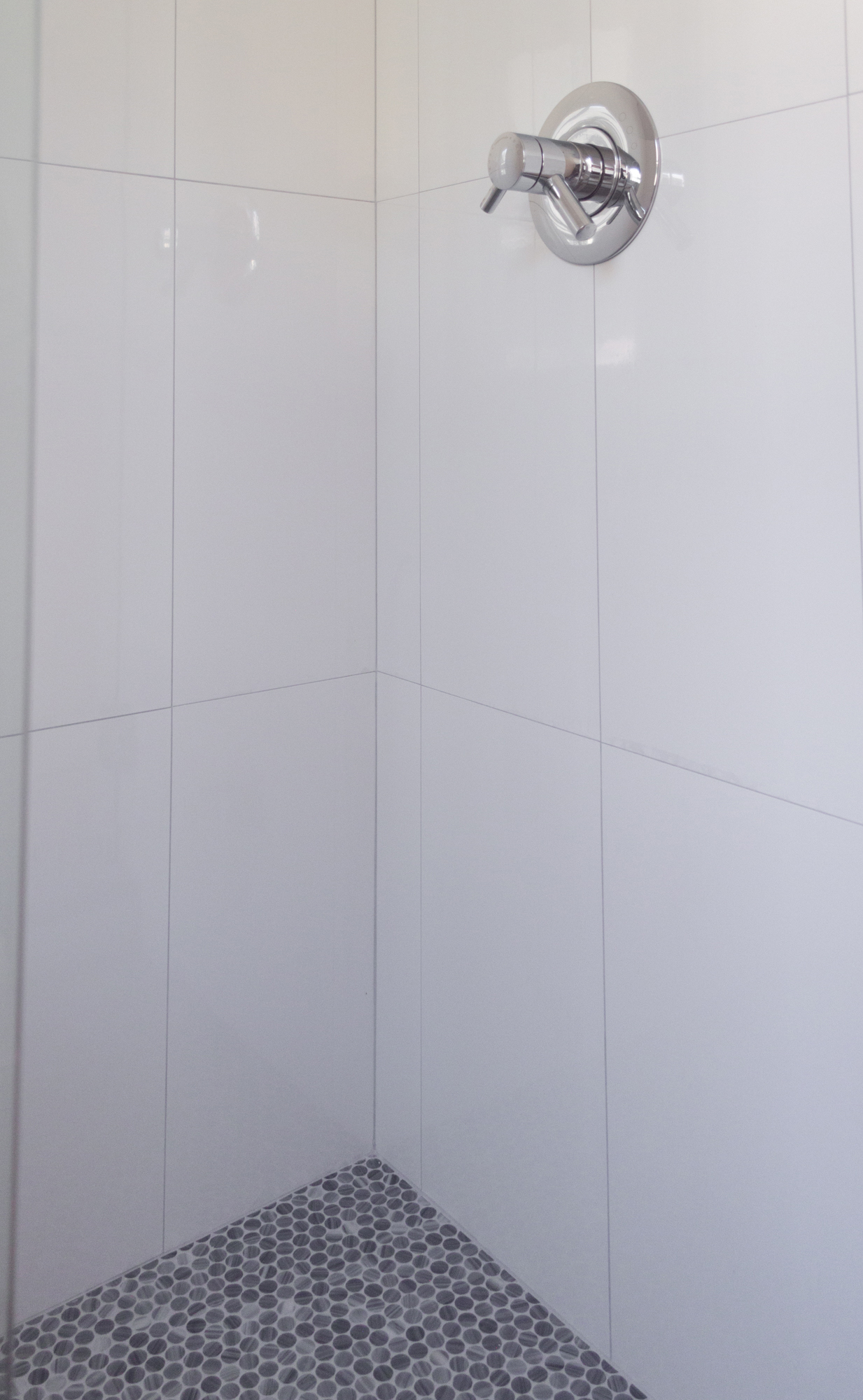 Lux White Minimalist Gloss Subways - Image 8