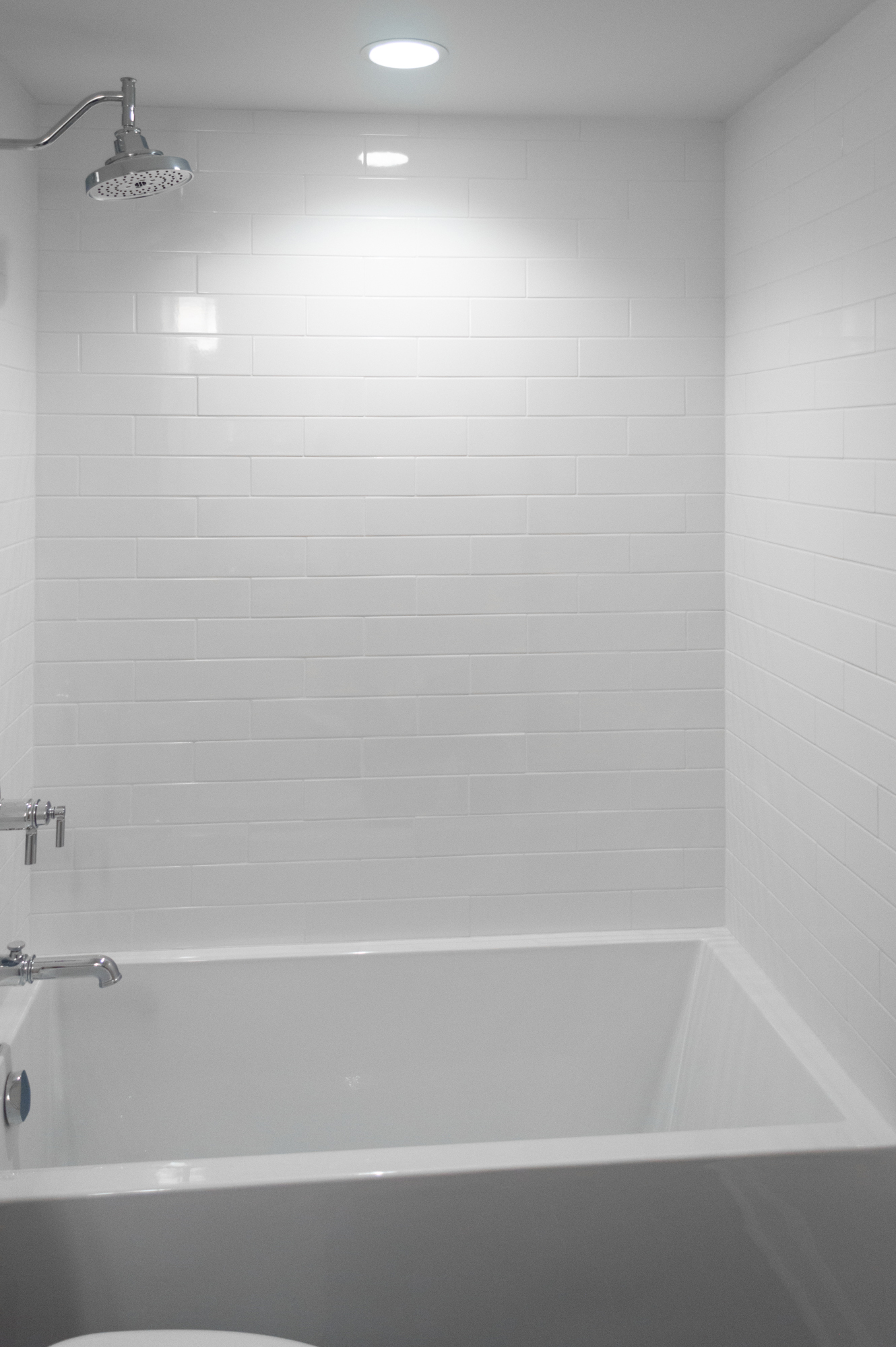 Lux White Minimalist Gloss Subways - Image 4