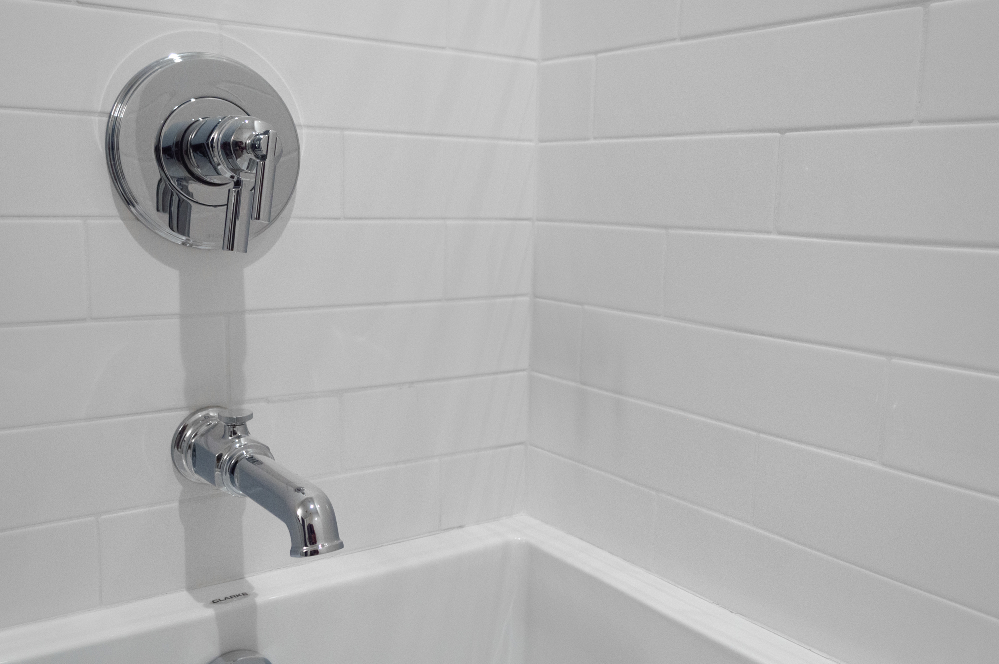 Lux White Minimalist Gloss Subways - Image 5